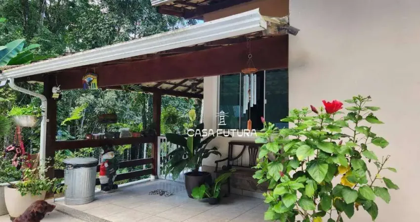 Casa com 3 dormitórios à venda, 307 m² por R$ 890.000,00 - Penedo - Itatiaia/RJ