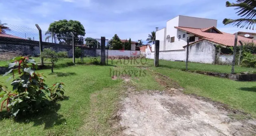 Terreno em condomínio de alto padrão.
