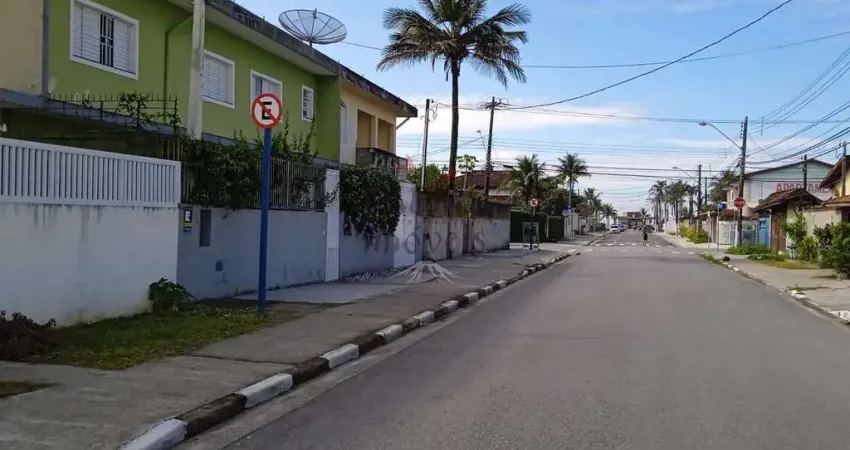 Sobrado no Rio da Praia, com 03 dorm. sendo 01 suíte, 01 vaga.