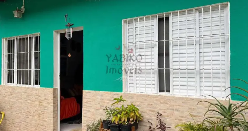 Casa em Világio, com piscina, com 02 dormitórios, 01 vaga.