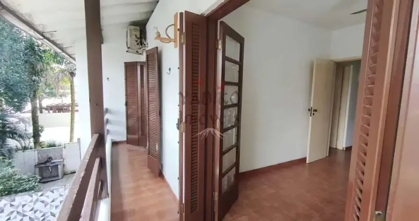 Casa Villagio com 2 quartos, sacada e 100 metros Praia