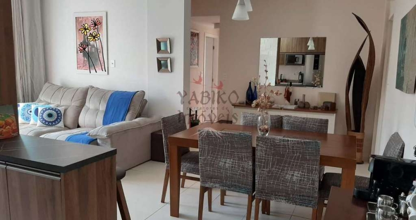 Apartamento térreo com 03 dormitórios (01 suíte), piscina.
