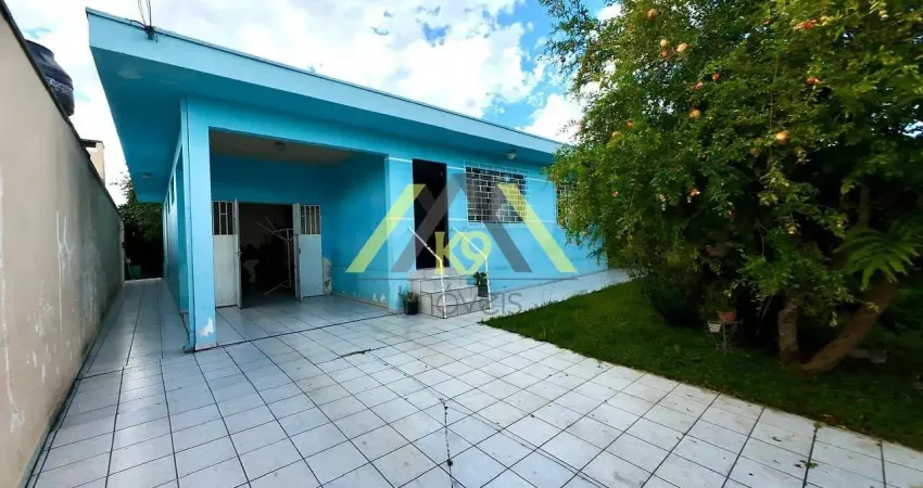 Casa com 4 dormitórios e terreno amplo no campo pequeno em colombo