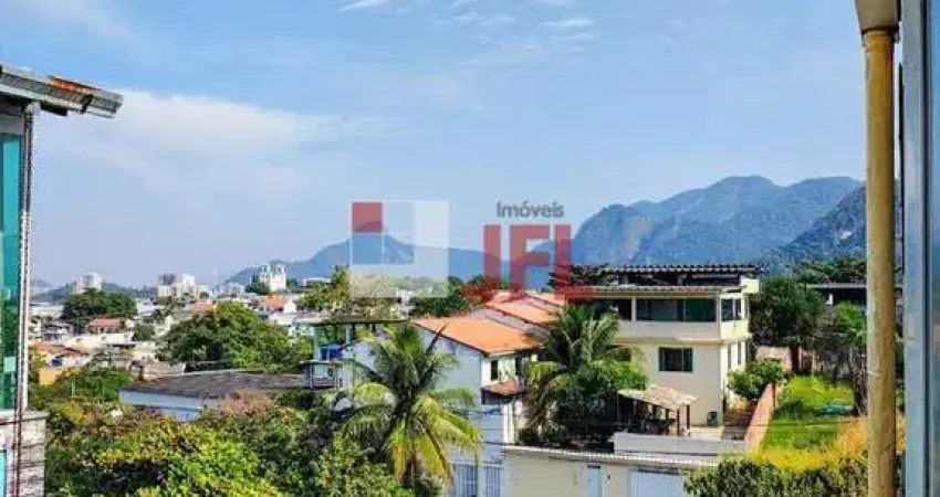 Casa Quadriplex com 3 quartos com 1 suíte terraço coberto e vaga de garagem Rua Heráclito - Curicica - Jacarepaguá