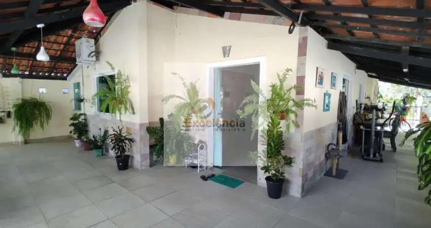Casa térrea com 3 quartos, 192m² de terreno, em Abrantes!