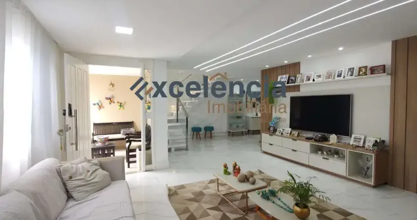 Casa duplex com 4 suítes, 270m2 de terreno, em Stella Maris!