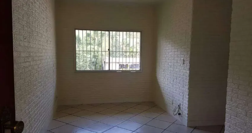 Apartamento aconchegante com 02 dormitórios (01 planejado), sala para dois ambientes bem iluminada!!!