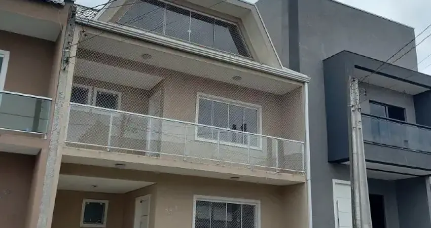 Sobrado triplex em condomínio fechado para locação no bairro pinheirinho