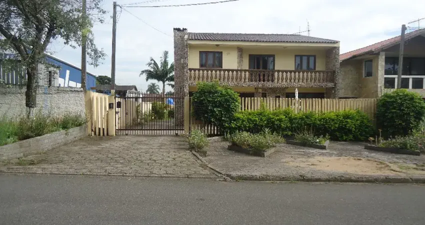 Casa com 3 quartos para alugar na Rua Apucarana, 151, Pinheirinho, Curitiba