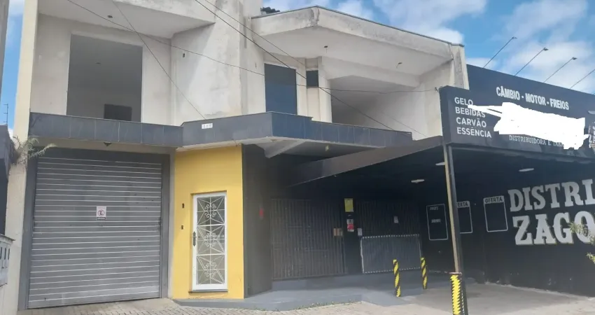 Loja com 110m2 e 2 aptos com com 210 m2 e garagem área total 280m2