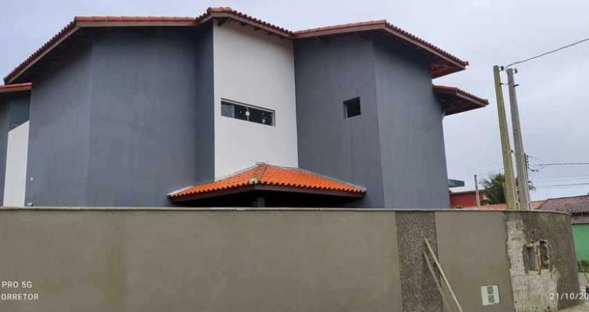 CASA  SOBREPOSTA ,LADO PRAIA,  EM FASE DE ACABAMENTO