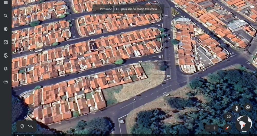 Terreno padrão de 931,01m² e topografia plana.