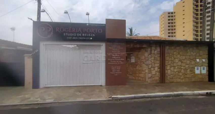 Sala com 02 espaços para atendimento  e 01 banheiro privativo