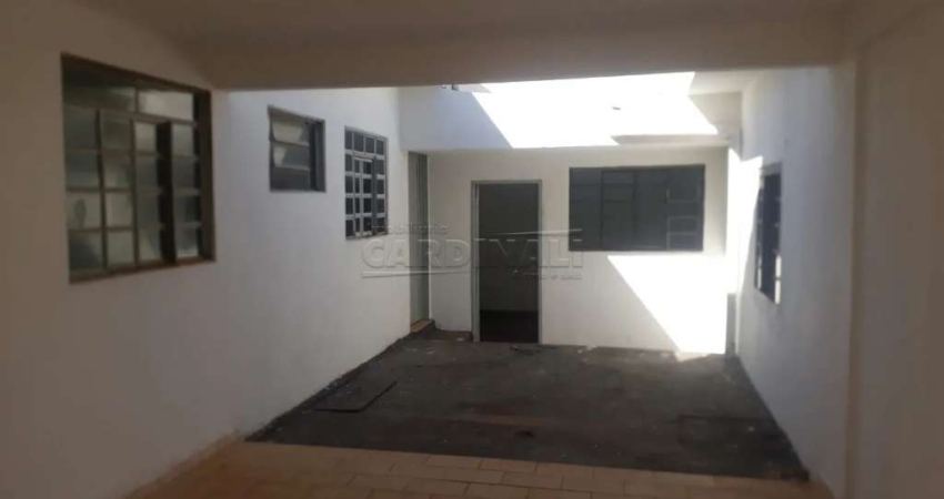 Residência bem localizada com Salão Comercial no Jardim Mariana em Ibaté - 2 Quartos, Salão de 59,60 m² - Á venda R$318.000,00