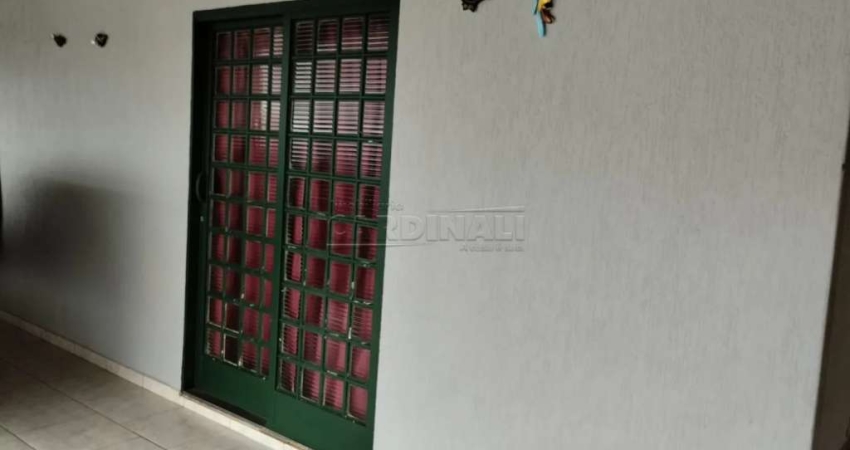 Residência de 3 Dormitórios à Venda em Bairro Popular - Ibaté - Valor R$180.000,00