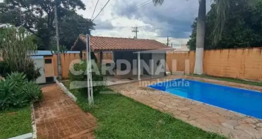 Área de Lazer Apenas, com piscina, banheiro e um Quiosque