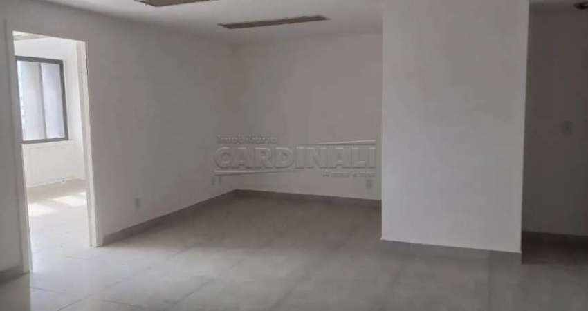 Comercial Sala / Salão com Condomínio em Campinas