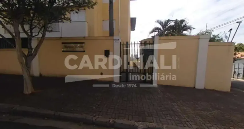 Apartamento de dois dormitórios sendo um suíte com uma vaga de garagem.