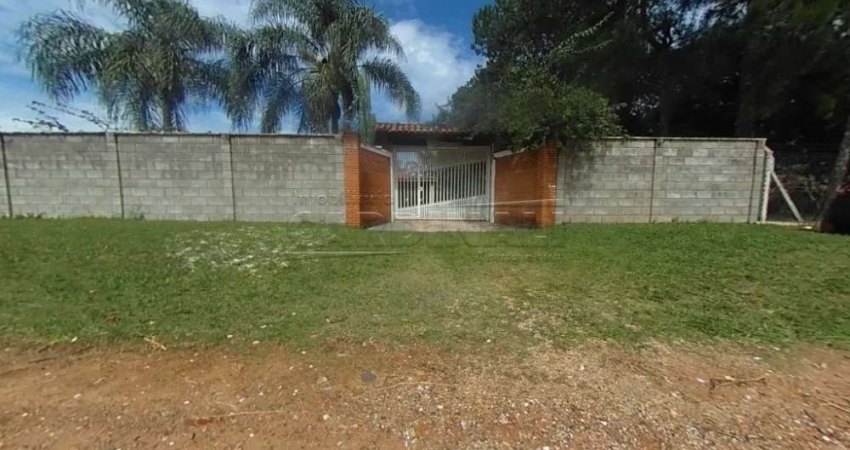 Excelente chácara com piscina.