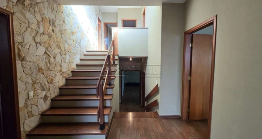 Casa ampla em ótima localização.