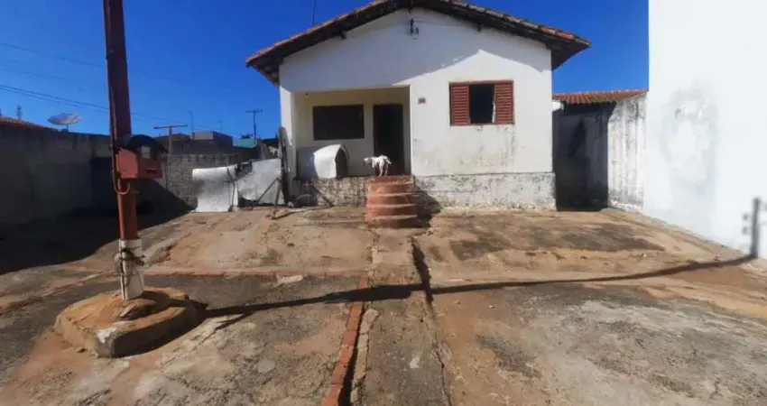 Casa com Edícula à Venda no Jardim Mariana - R$310.000,00