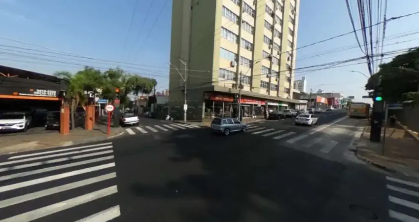 Comercial Sala / Salão com Condomínio em São Carlos