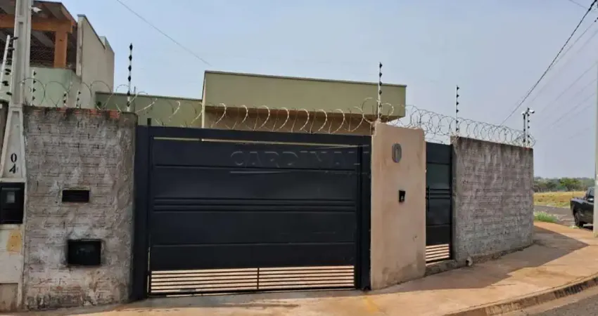 Casa boa localização de esquina próximo a mercado, farmácia, escola e creche