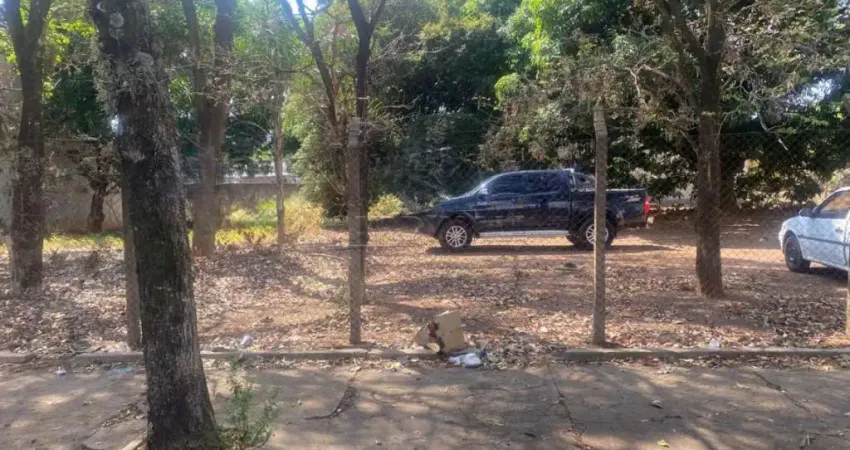 Terreno à venda na Rua Borba Gato, ao lado da Padaria do Luiz, s/n, Jardim Centenário, São Carlos