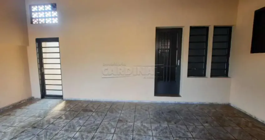 Casa com 3 quartos, sendo 1 suíte, e terreno de 200m² - R$250.000,00