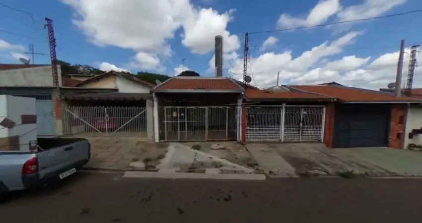 Imóvel bem localizado, seguro e pronto para morar, muitos comércios próximos e fácil acesso a rodovia.