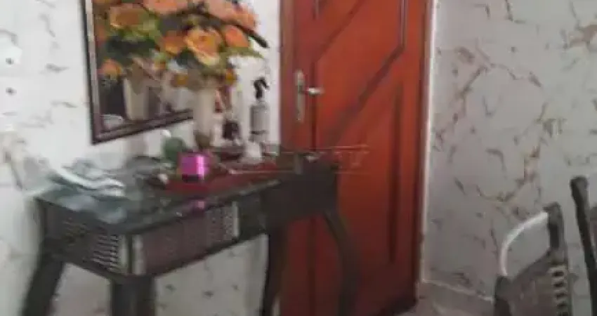 Apartamento muito bem localizado, pronto para morar, próximo da avenida principal com Comércios.