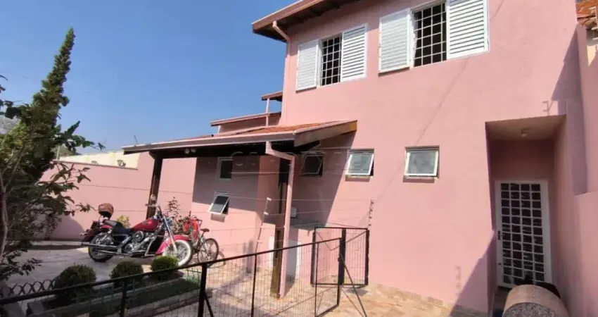 Casa assobradada no bairro jardim santa marta com câmeras e vigia sempre com ronda.