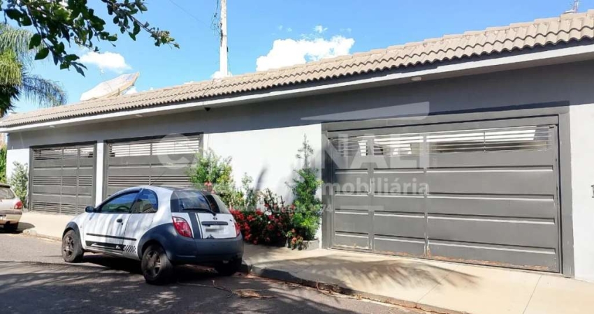 Casa com 4 quartos à venda na Avenida Cássio de Carvalho, Casa, 30, Vila João Godói, Araraquara