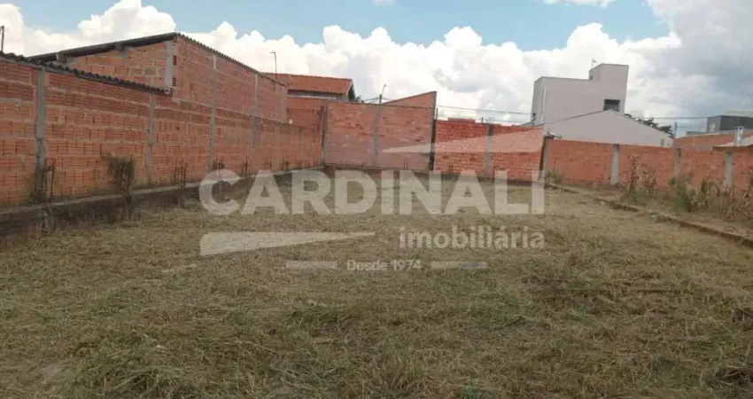 Terreno com ótima localização, plano, pronto para construir