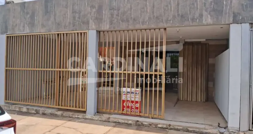 Salão comercial com ótima localização, com 02 cozinhas e banheiros já adaptados