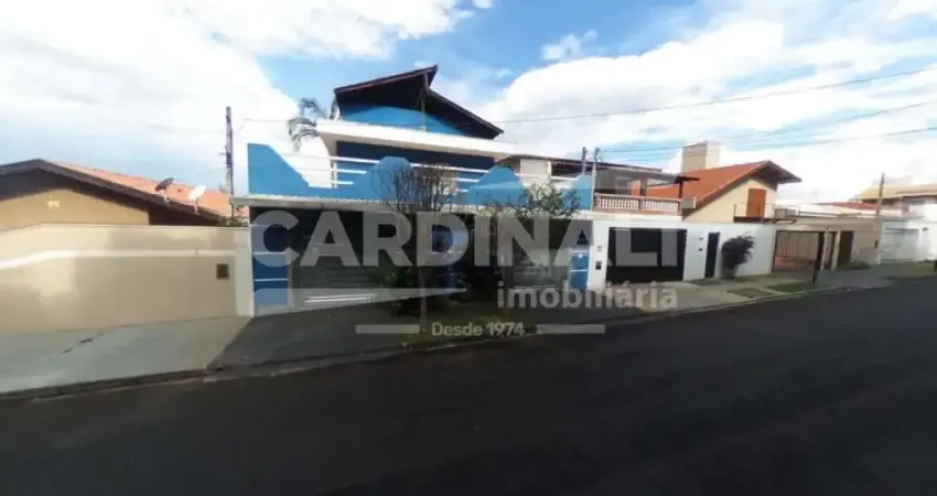 Imóvel com três pavimentos em uma localização do bairro santa marta maravilhosa.