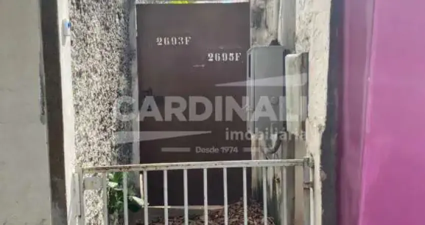 Casa de aos fundos com boa localização próximo a rodoviária