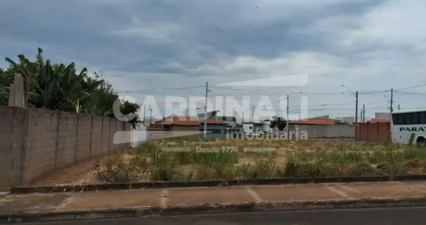 Terreno localizado no bairro Jardim Embare, plano e pronto para construir.