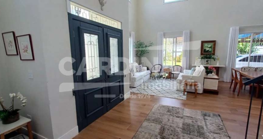 Casa de Condomínio com 5 Quartos e 7 banheiros à Venda, 366 m² por R$ 3.000.000.