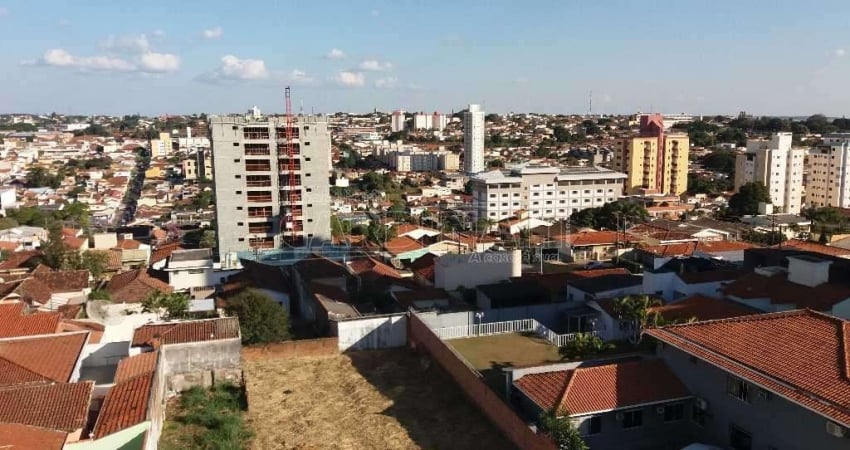Apartamento com 1 dormitório e 1 suíte no Centro próximo a Escola Prof. Sebastião de Oliveira Rocha em São Carlos