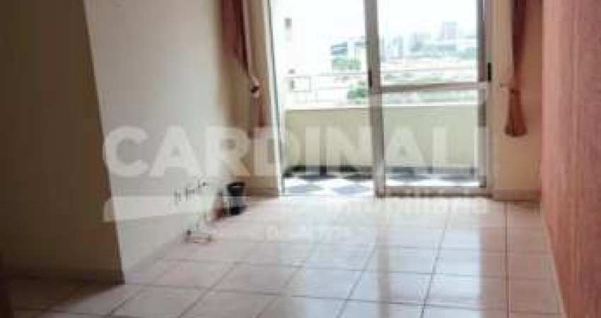 Apartamento com ótima localização, condomínio com área de lazer completo.