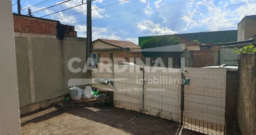 Casa com boa localização, próximo a escola e creche.