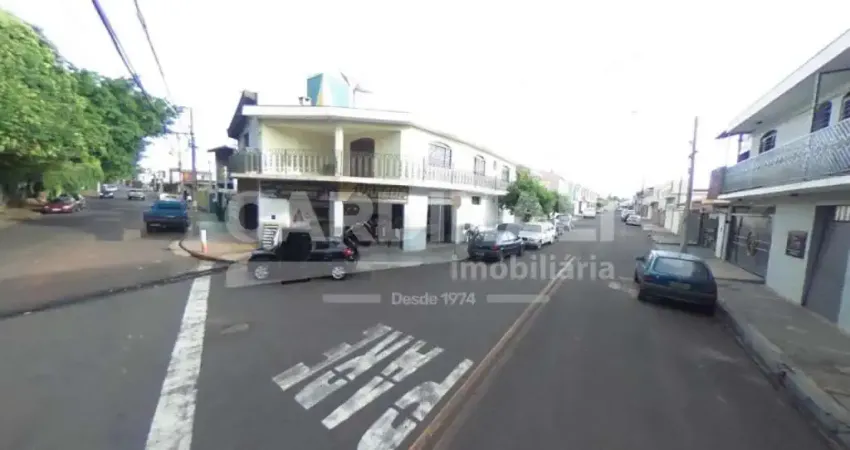Sobrado de esquina localizado no Bairro Jardim Bicão Muito bem localizado.