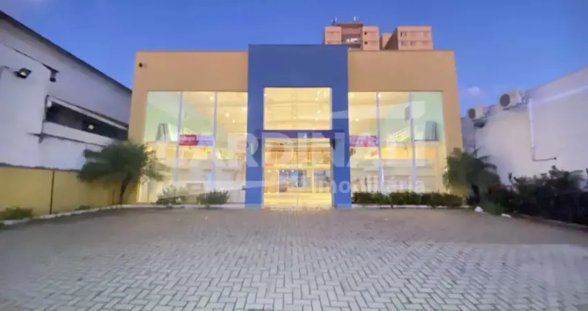 Salão comercial novo e em ótima localização na Avenida São Carlos, entre a Padre Teixeira e Rua Marechal Deodoro (quarteirão shopping)