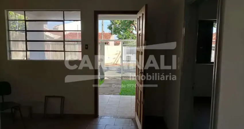 Casa com boa localização, próximo a escola e supermercados.