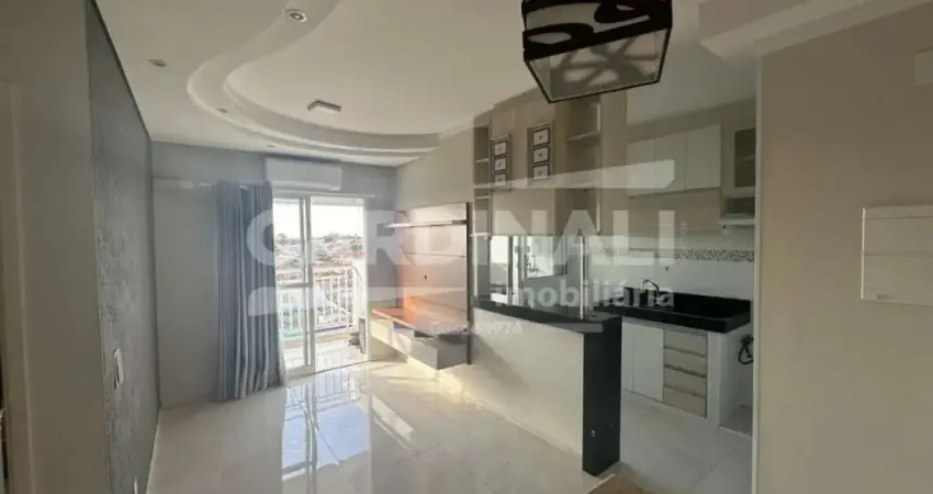 Apartamento com ótima localização, móveis planejados e ar condicionado.