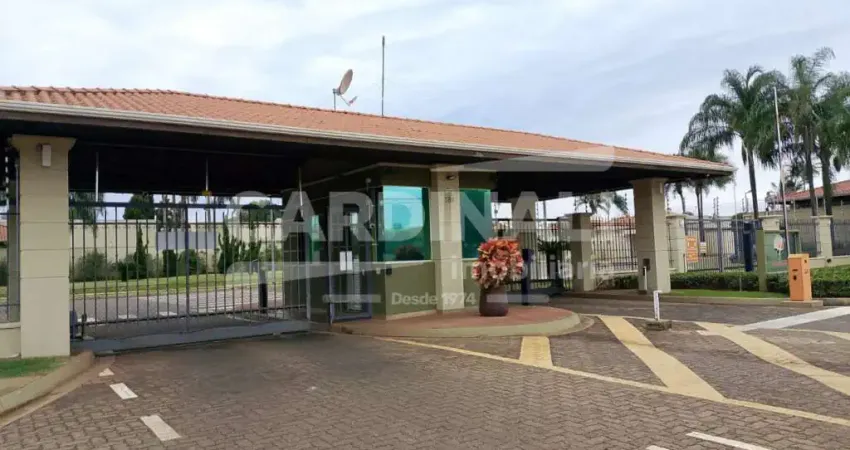 Casa em condomínio  com excelente localização próximo supermercados e comércio