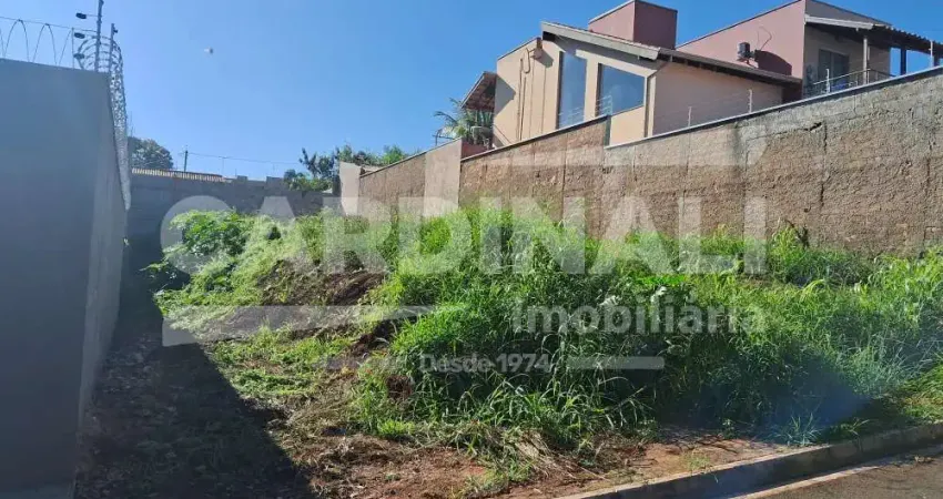 Terreno com caída favorável pronto para construir, ótima localização.