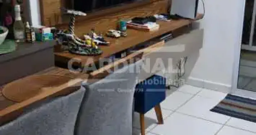 Apartamento com 2 dormitórios e vaga para 1 veiculo em São Carlos - SP