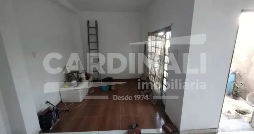 Casa de 3 dormitórios com banheiro no bairro Jardim Beatriz